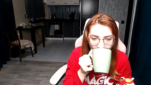 Snapshot of Reginasmilee chatting on October 2025 01:02:02 AM Reginasmilee online show from October 2025 01:02:02 AM