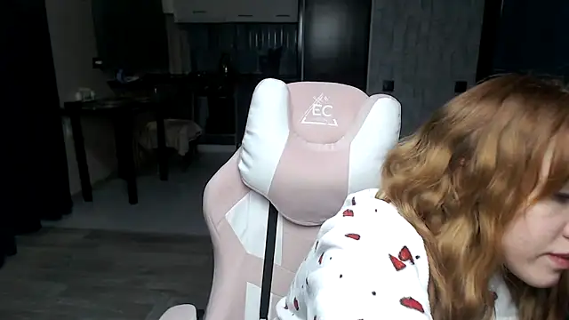 Snapshot of Reginasmilee chatting on October 2025 01:11:01 AM Reginasmilee online show from October 2025 01:11:01 AM