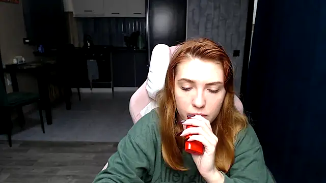 Snapshot of Reginasmilee chatting on October 2025 02:34:01 AM Reginasmilee online show from October 2025 02:34:01 AM