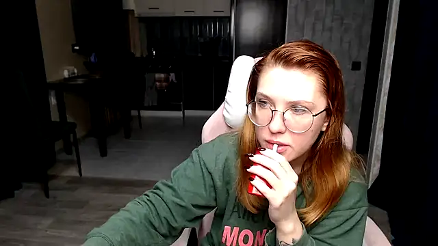 Snapshot of Reginasmilee chatting on November 2025 12:56:01 AM Reginasmilee online show from November 2025 12:56:01 AM