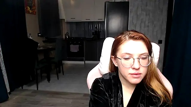 Snapshot of Reginasmilee chatting on November 2025 12:33:01 AM Reginasmilee online show from November 2025 12:33:01 AM