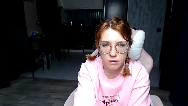 Snapshot of Reginasmilee chatting on November 2025 12:31:02 AM Reginasmilee online show from November 2025 12:31:02 AM