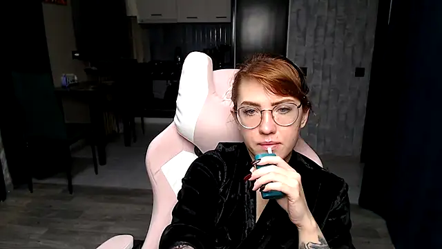 Snapshot of Reginasmilee chatting on November 2025 01:26:02 AM Reginasmilee online show from November 2025 01:26:02 AM