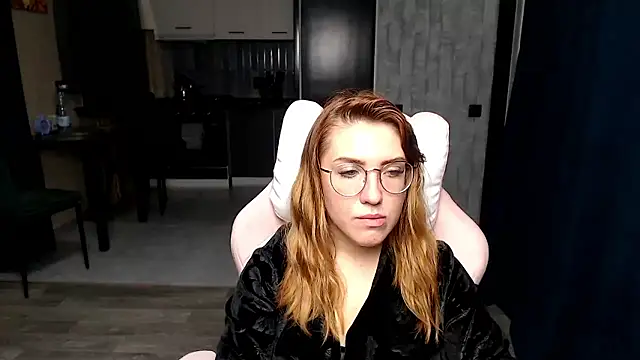 Snapshot of Reginasmilee chatting on November 2025 02:38:02 PM Reginasmilee online show from November 2025 02:38:02 PM