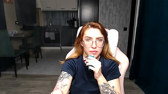 Snapshot of Reginasmilee chatting on November 2025 12:49:02 AM Reginasmilee online show from November 2025 12:49:02 AM