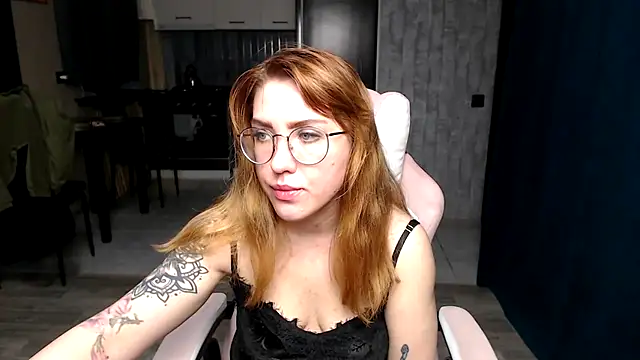 Snapshot of Reginasmilee chatting on November 2025 12:43:02 AM Reginasmilee online show from November 2025 12:43:02 AM