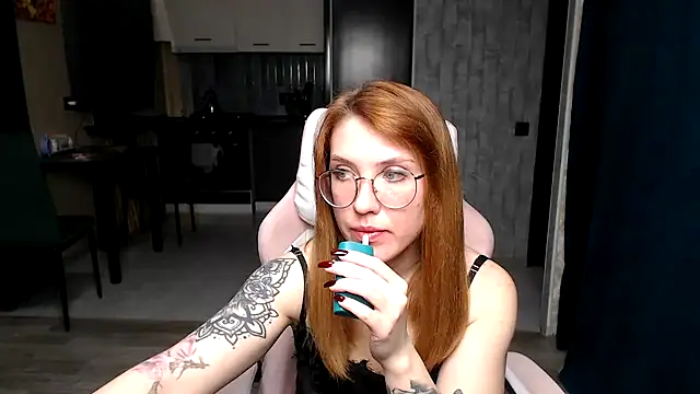 Snapshot of Reginasmilee chatting on November 2025 01:55:01 PM Reginasmilee online show from November 2025 01:55:01 PM