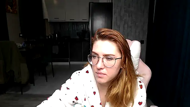 Snapshot of Reginasmilee chatting on November 2025 12:21:02 AM Reginasmilee online show from November 2025 12:21:02 AM