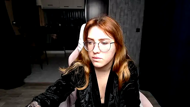 Snapshot of Reginasmilee chatting on November 2025 01:52:02 AM Reginasmilee online show from November 2025 01:52:02 AM