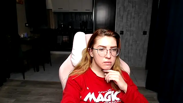 Snapshot of Reginasmilee chatting on November 2025 01:42:01 AM Reginasmilee online show from November 2025 01:42:01 AM