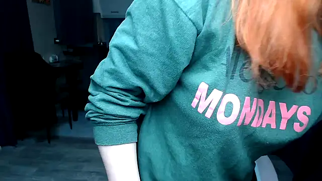 Snapshot of Reginasmilee chatting on December 2025 12:29:01 AM Reginasmilee online show from December 2025 12:29:01 AM