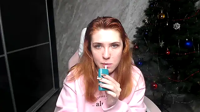 Snapshot of Reginasmilee chatting on December 2025 01:43:02 AM Reginasmilee online show from December 2025 01:43:02 AM