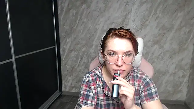 Snapshot of Reginasmilee chatting on January 2026 01:11:01 AM Reginasmilee online show from January 2026 01:11:01 AM