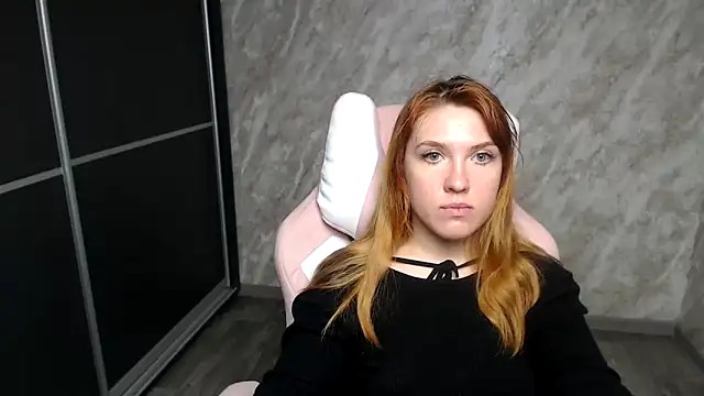 Snapshot of Reginasmilee chatting on January 2026 02:27:02 AM Reginasmilee online show from January 2026 02:27:02 AM