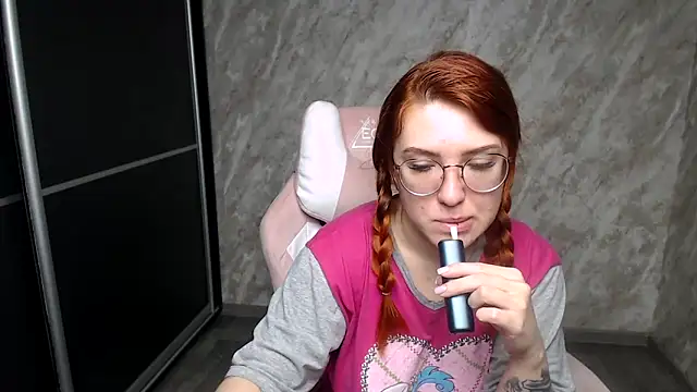 Snapshot of Reginasmilee chatting on February 2026 03:38:02 AM Reginasmilee online show from February 2026 03:38:02 AM