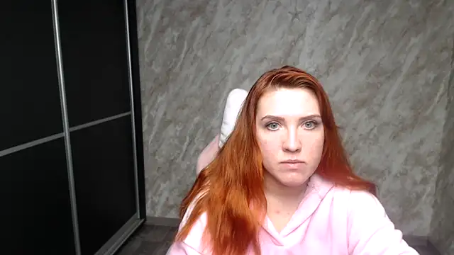 Snapshot of Reginasmilee chatting on February 2026 01:10:01 PM Reginasmilee online show from February 2026 01:10:01 PM