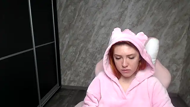 Snapshot of Reginasmilee chatting on February 2026 06:51:01 AM Reginasmilee online show from February 2026 06:51:01 AM