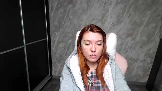 Snapshot of Reginasmilee chatting on February 2026 01:43:02 AM Reginasmilee online show from February 2026 01:43:02 AM