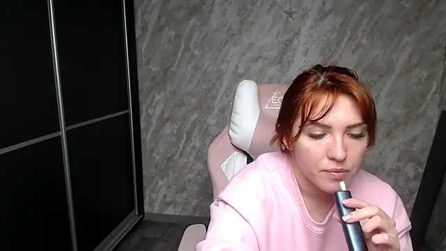 Snapshot of Reginasmilee chatting on February 2026 02:11:02 PM Reginasmilee online show from February 2026 02:11:02 PM