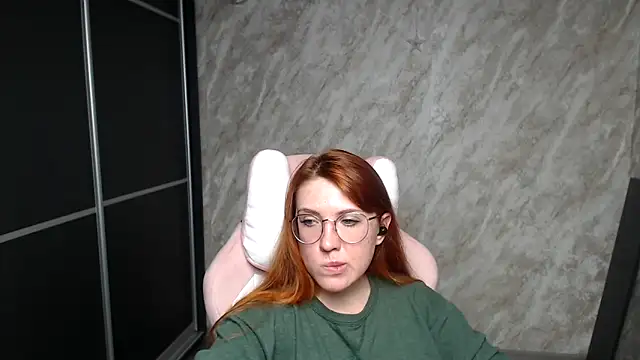 Snapshot of Reginasmilee chatting on February 2026 05:33:02 AM Reginasmilee online show from February 2026 05:33:02 AM