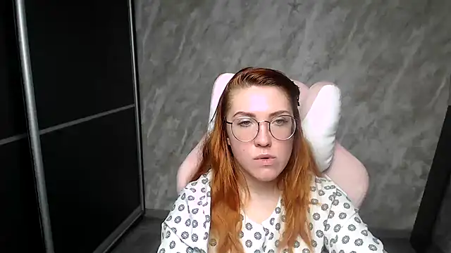 Snapshot of Reginasmilee chatting on February 2026 07:51:01 AM Reginasmilee online show from February 2026 07:51:01 AM