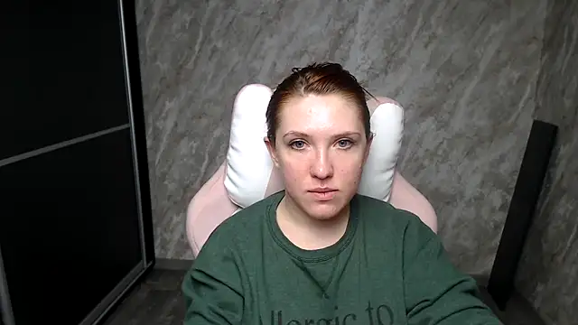 Snapshot of Reginasmilee chatting on February 2026 06:37:02 PM Reginasmilee online show from February 2026 06:37:02 PM