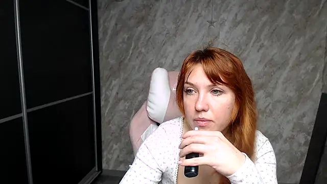 Snapshot of Reginasmilee chatting on February 2026 02:20:02 AM Reginasmilee online show from February 2026 02:20:02 AM