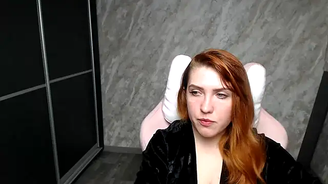 Snapshot of Reginasmilee chatting on February 2026 02:26:02 PM Reginasmilee online show from February 2026 02:26:02 PM