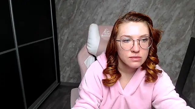 Snapshot of Reginasmilee chatting on March 2026 01:56:02 AM Reginasmilee online show from March 2026 01:56:02 AM