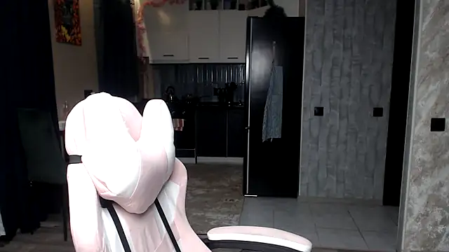 Reginasmilee online show from March 2026 03:53:02 AM