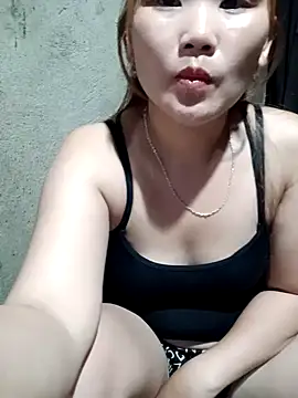 Snapshot of Emma-18h chatting on June 2026 02:01:02 PM Emma-18h online show from June 2026 02:01:02 PM