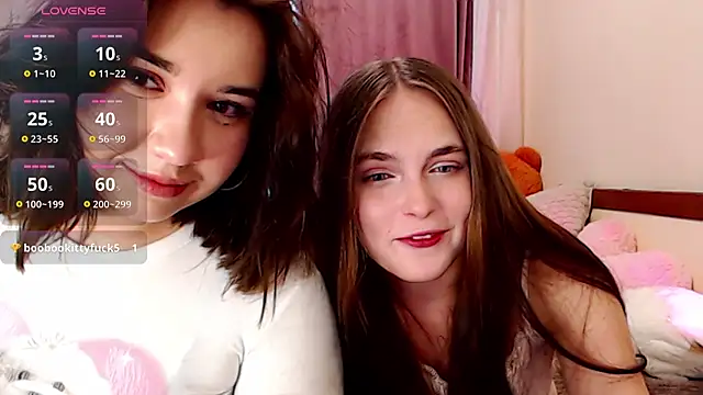 Snapshot of Viviaaan_n chatting on July 2026 12:52:02 PM Viviaaan n online show from July 2026 12:52:02 PM