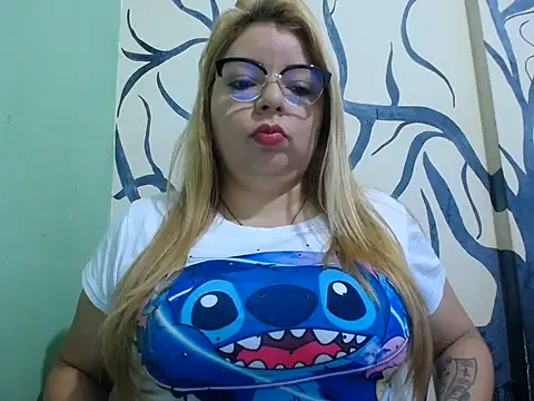 Snapshot of Lunay_Hot chatting on July 2026 12:20:02 PM Lunay Hot online show from July 2026 12:20:02 PM