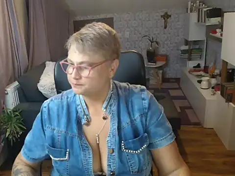 Snapshot of NewHellen4you chatting on July 2026 07:24:01 PM NewHellen4you online show from July 2026 07:24:01 PM