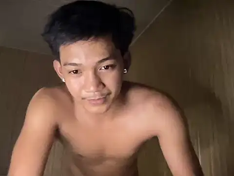 YourcumBoy77 online show from July 2026 06:11:01 PM
