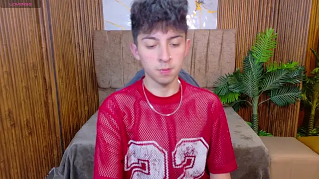 Snapshot of zane_tay chatting on July 2026 07:18:01 PM zane tay online show from July 2026 07:18:01 PM