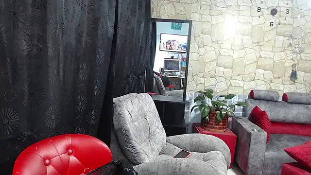 Snapshot of Almaluna chatting on July 2026 05:06:01 PM Almaluna online show from July 2026 05:06:01 PM