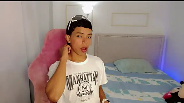 Snapshot of JeifMoon_ chatting on July 2026 12:19:02 PM JeifMoon online show from July 2026 12:19:02 PM