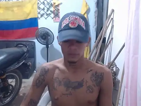 Snapshot of MASTER420TATTO chatting on July 2026 06:28:01 AM MASTER420TATTO online show from July 2026 06:28:01 AM