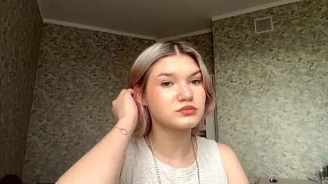 Snapshot of PearlyCafferky chatting on July 2026 12:09:01 PM PearlyCafferky online show from July 2026 12:09:01 PM
