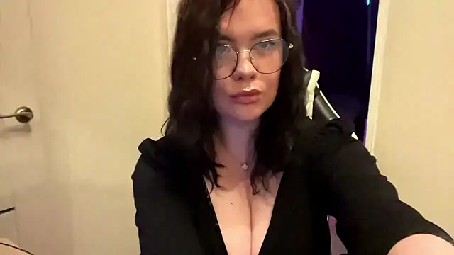 Snapshot of AdelinaVirelle chatting on July 2026 05:07:02 PM AdelinaVirelle online show from July 2026 05:07:02 PM