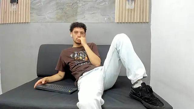 Snapshot of LUCA_GREEND chatting on July 2026 12:21:02 PM LUCA GREEND online show from July 2026 12:21:02 PM