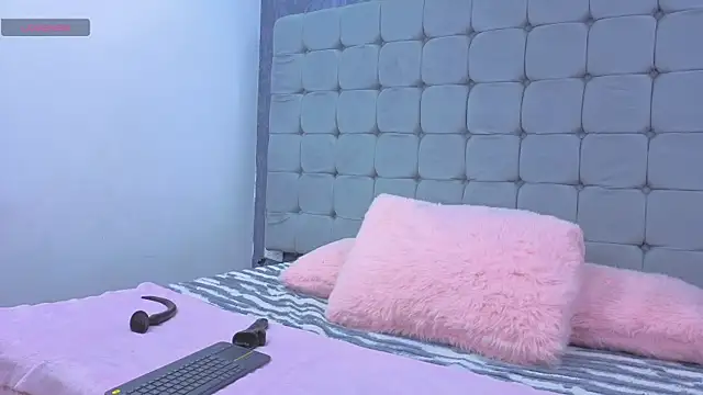 Karol-Messy  online show from July 2026 04:57:02 PM