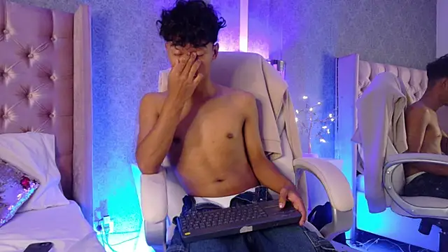 Snapshot of Adam_Foxxx chatting on July 2026 05:32:01 AM Adam Foxxx online show from July 2026 05:32:01 AM