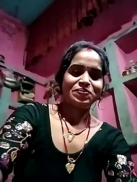 Snapshot of Simran_Love143 chatting on July 2026 04:01:02 PM Simran Love143 online show from July 2026 04:01:02 PM