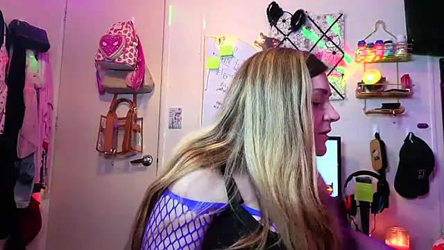 xxKitten online show from July 2026 05:21:01 AM