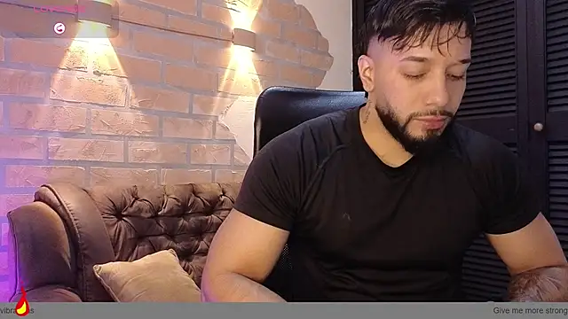 Snapshot of Enzo_001 chatting on July 2026 10:01:02 PM Enzo 001 online show from July 2026 10:01:02 PM