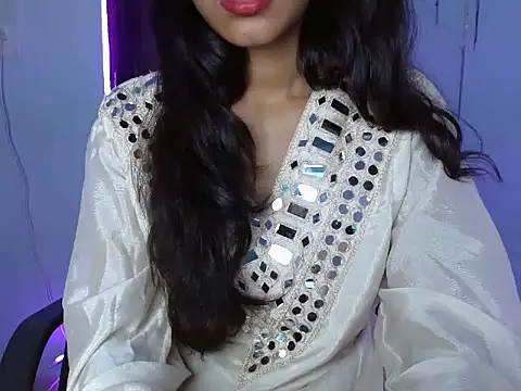 Snapshot of aayra_ chatting on July 2026 06:44:02 AM aayra online show from July 2026 06:44:02 AM