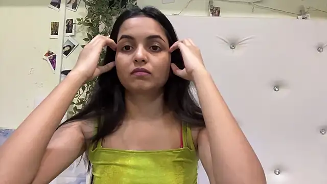 DainaFucci online show from July 2026 06:06:02 PM