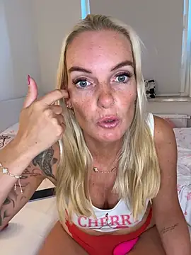 Snapshot of Missblondy39 chatting on July 2026 05:05:01 AM Missblondy39 online show from July 2026 05:05:01 AM